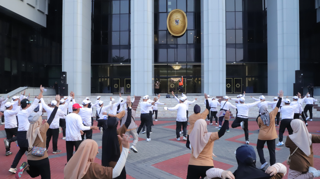 SENAM BERSAMA WARGA PERADILAN TUTUP RANGKAIAN HUT KE-81 MA